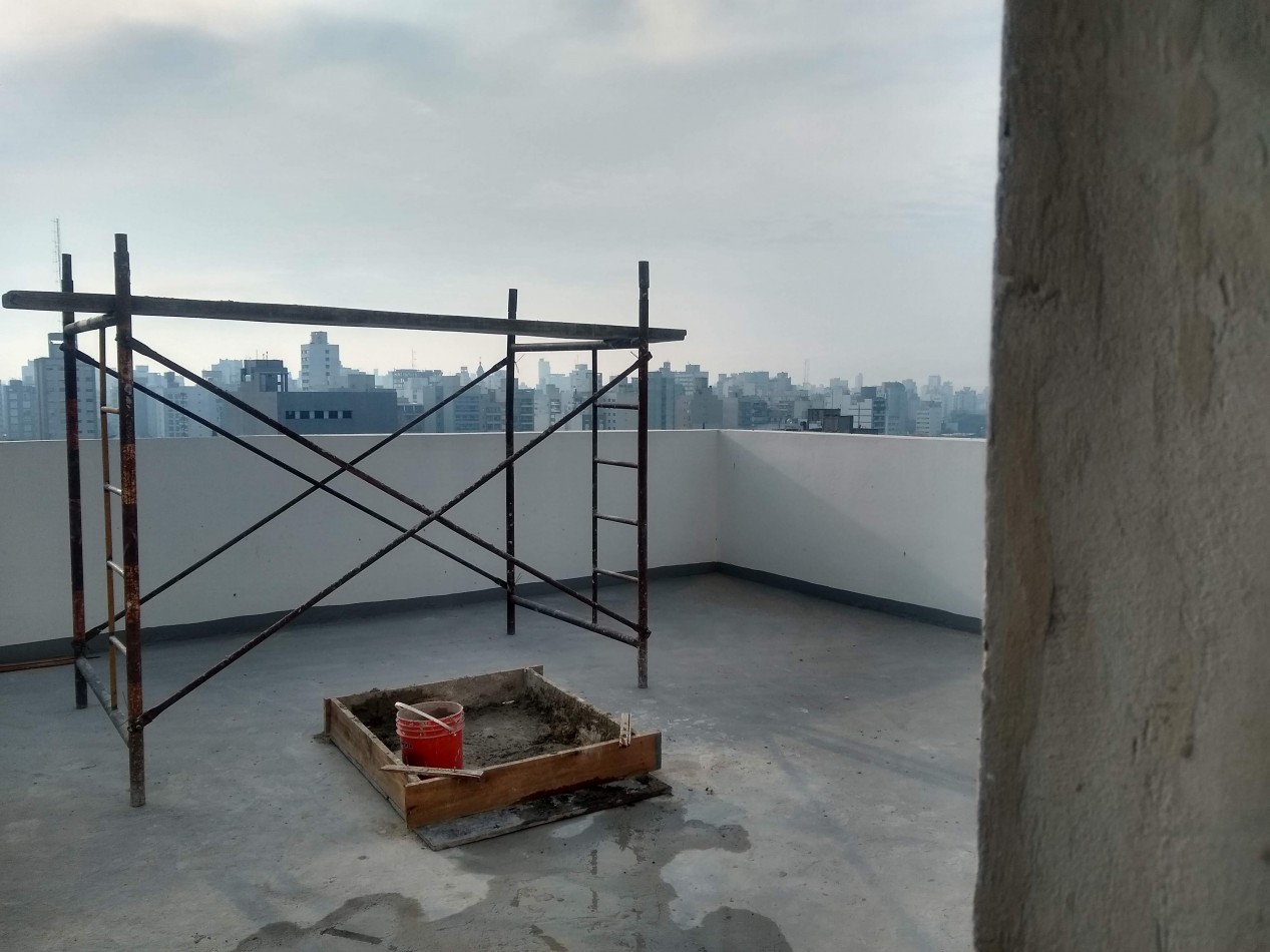 Venta. Departamento Tipo Duplex de 2 Dormitorios, cochera y terraza privada, Zona Parque Saavedra.