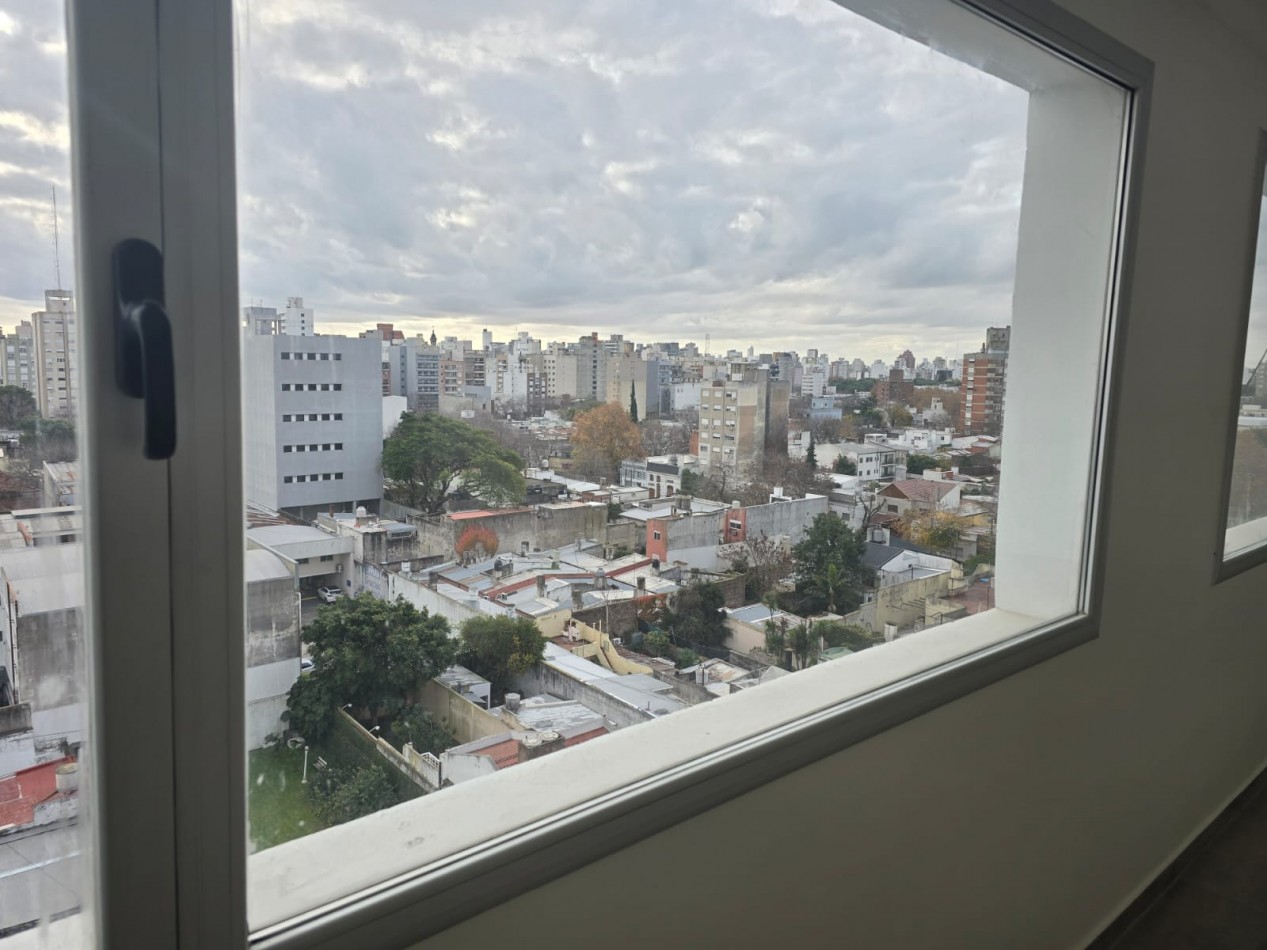 Venta. Departamento Tipo Duplex de 2 Dormitorios, cochera y terraza privada, Zona Parque Saavedra.