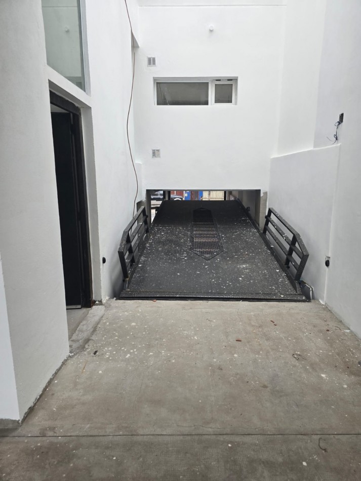 Venta. Departamento Tipo Duplex de 2 Dormitorios, cochera y terraza privada, Zona Parque Saavedra.