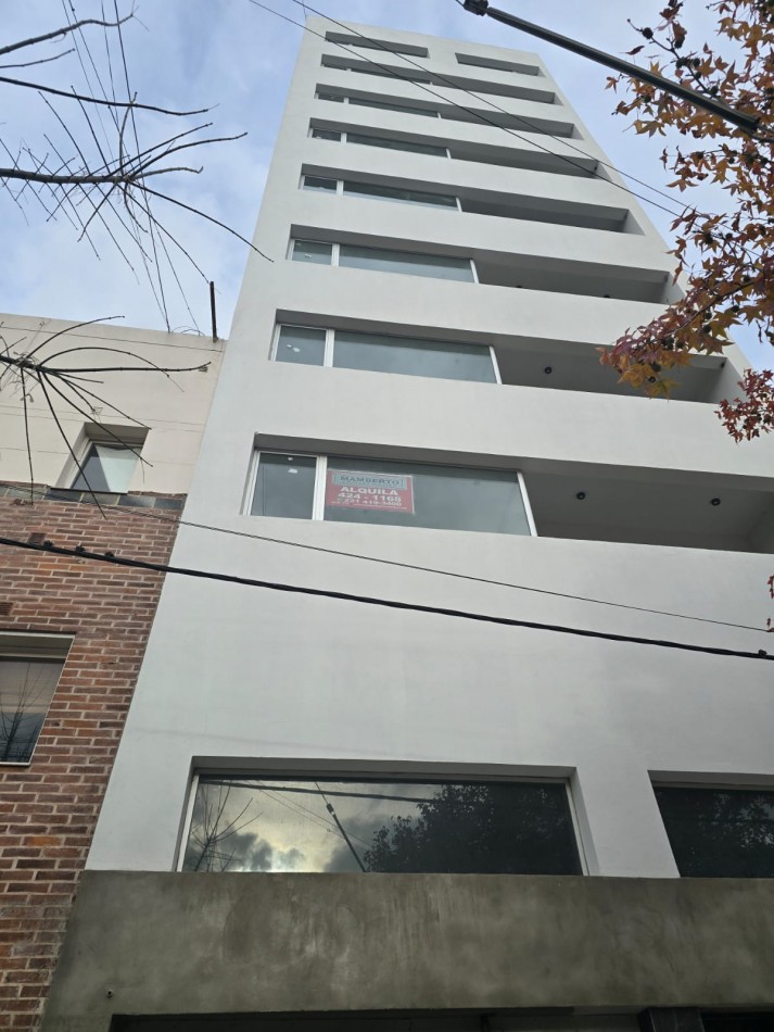 Venta. Departamento Tipo Duplex de 2 Dormitorios, cochera y terraza privada, Zona Parque Saavedra.