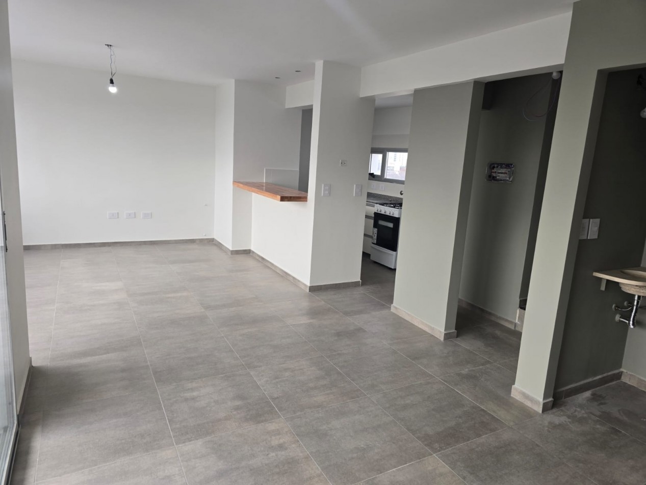 Venta. Departamento Tipo Duplex de 2 Dormitorios, cochera y terraza privada, Zona Parque Saavedra.