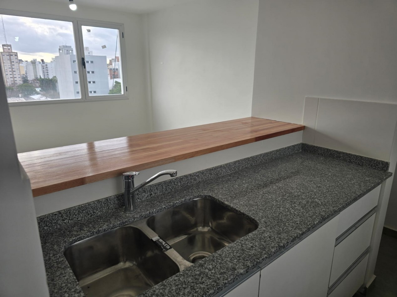 Venta. Departamento Tipo Duplex de 2 Dormitorios, cochera y terraza privada, Zona Parque Saavedra.