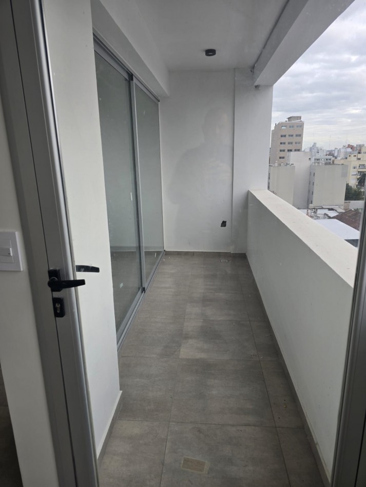 Venta. Departamento Tipo Duplex de 2 Dormitorios, cochera y terraza privada, Zona Parque Saavedra.