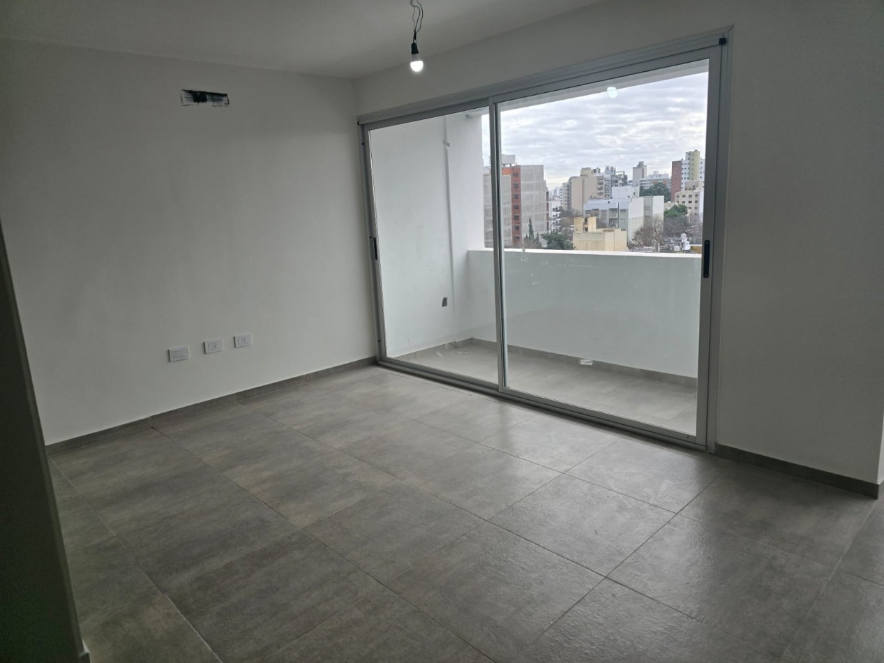 Venta. Departamento Tipo Duplex de 2 Dormitorios, cochera y terraza privada, Zona Parque Saavedra.