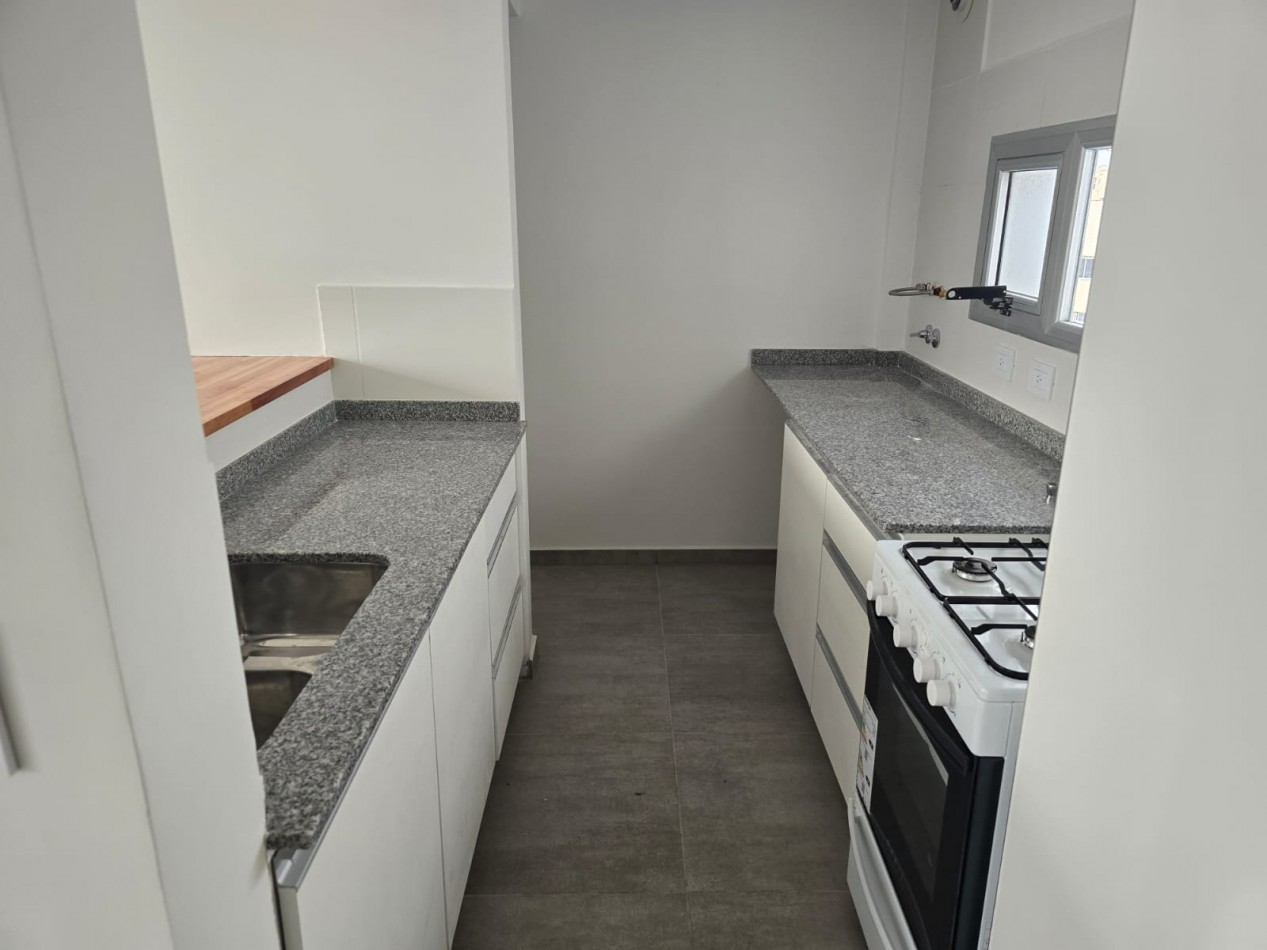 Venta. Departamento Tipo Duplex de 2 Dormitorios, cochera y terraza privada, Zona Parque Saavedra.