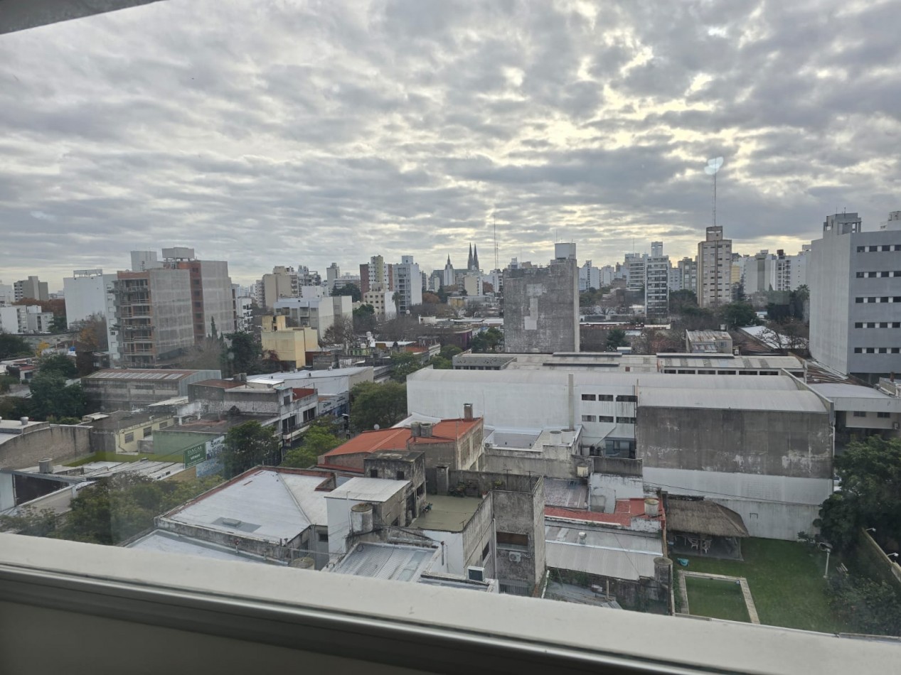Venta. Departamento Tipo Duplex de 2 Dormitorios, cochera y terraza privada, Zona Parque Saavedra.