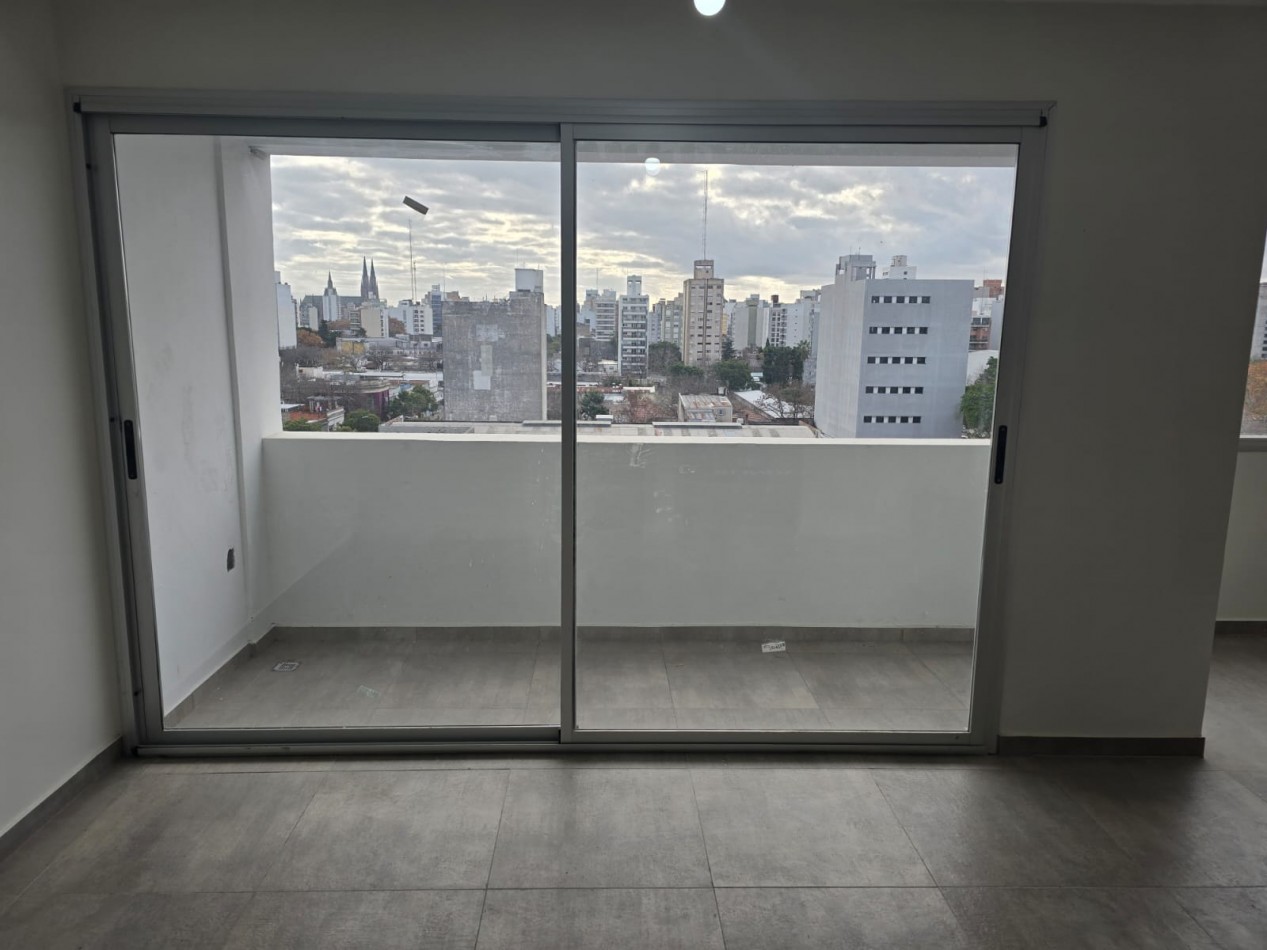 Venta. Departamento Tipo Duplex de 2 Dormitorios, cochera y terraza privada, Zona Parque Saavedra.