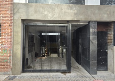 Venta. Departamento Tipo Duplex de 2 Dormitorios, cochera y terraza privada, Zona Parque Saavedra.