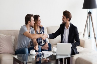 Técnicas de Cierre de Ventas Inmobiliarias: Una Guía para Profesionales en Formación